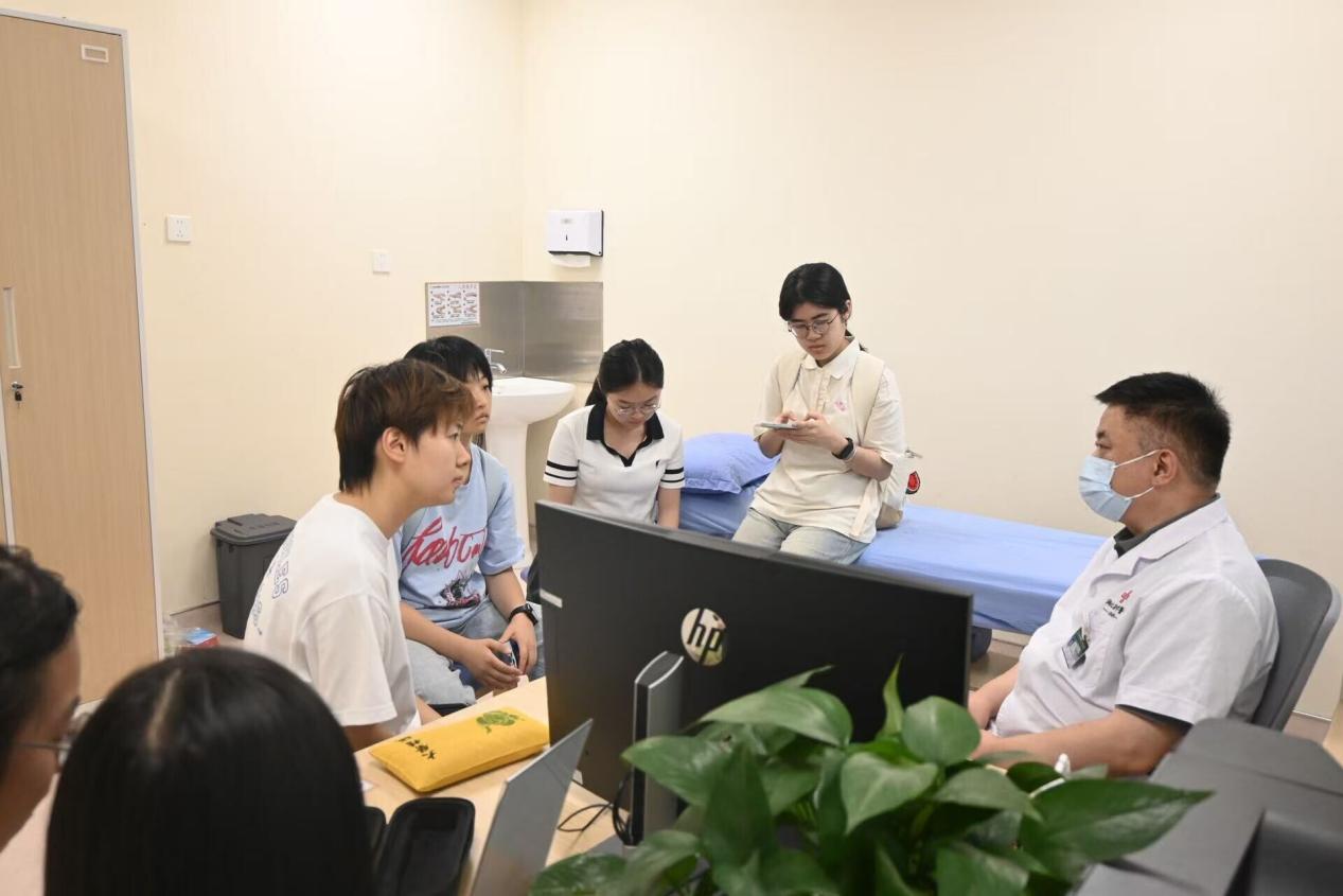���пƼ���ѧ����ҽѧԺʵ���ӣ������ҵһ�ߣ�̽·�Կ�ѧת����ƪ
